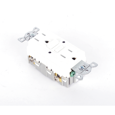 Contacto de Auto-verificación GFCI con Interruptor de Falla a Tierra de 15 A 125 V 2 Polos, 3 Hilos Color Blanco (Nema 5-15R), Grado Comercial.