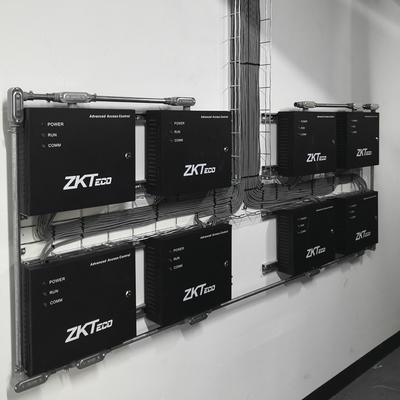 Controlador de Acceso / 1 PUERTA / Funcion ADMS PUSH Incluida / Alta Seguridad / 3 Años de Garantía / Biometría Integrada / 20,000 Huellas / Software de integración ZKBioSecurity