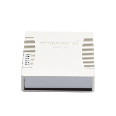 RouterBoard, 5 Puertos Gigabit Ethernet, 1 Puerto USB, WiFi 2.4 GHz 802.11b/g/n, Antena de 2.5 dbi hasta 1W de potencia