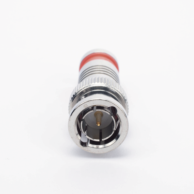 Conector BNC Macho en 75 Ohm, Montaje de Compresión Axial para Cable Coaxial RG-6/U, Níquel/ Oro/ Teflón.