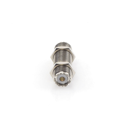 Adaptador Pasamuros de Doble UHF Hembra (SO-239), Montaje para Panel con Rosca Estándar.