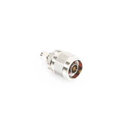 Adaptador en Línea, de Conector SMA Macho Inverso a N Macho, Níquel/ Oro/ Teflón.