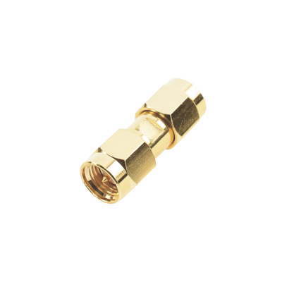 Adaptador Tipo Barril, de Conector SMA Macho a SMA Macho, Oro/ Oro/ Teflón.â€‹