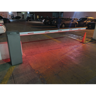 Barrera vehicular derecha / Soporta brazo de hasta 5.5 m / Final de carrera ajustable por programación / Movimiento fluido / Diseño elegante color Gris