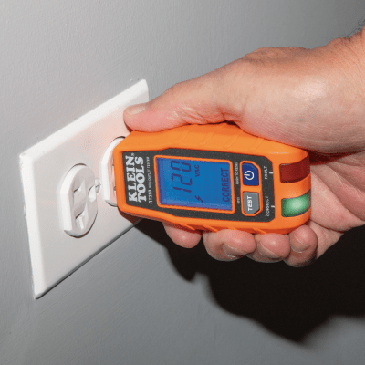 Probador de Tomacorrientes con Interruptor de Falla a Tierra (GFCI) con pantalla LCD.