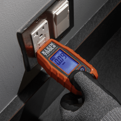 Probador de Tomacorrientes con Interruptor de Falla a Tierra (GFCI) con pantalla LCD.